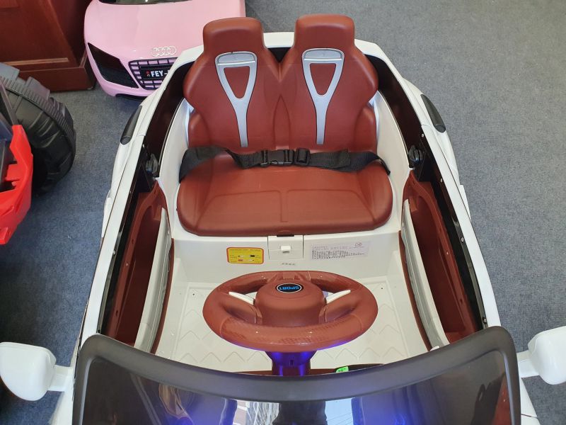 Chỗ ngồi của xe Kupai 2020 rộng rãi phù hợp cho bé từ 1-7 tuổi